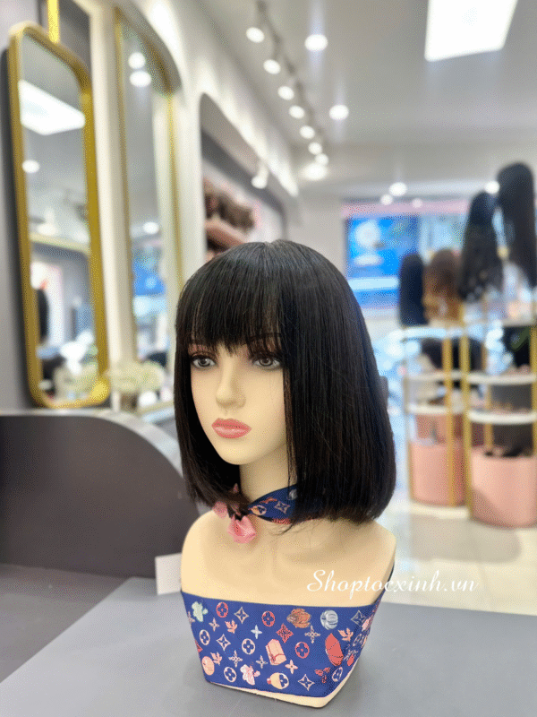 Top 10 mẫu tóc giả nữ nguyên đầu đẹp đến mê mẩn quên cả lối về năm 2025 9 Top 10 mẫu tóc giả nữ nguyên đầu đẹp đến mê mẩn quên cả lối về năm 2025