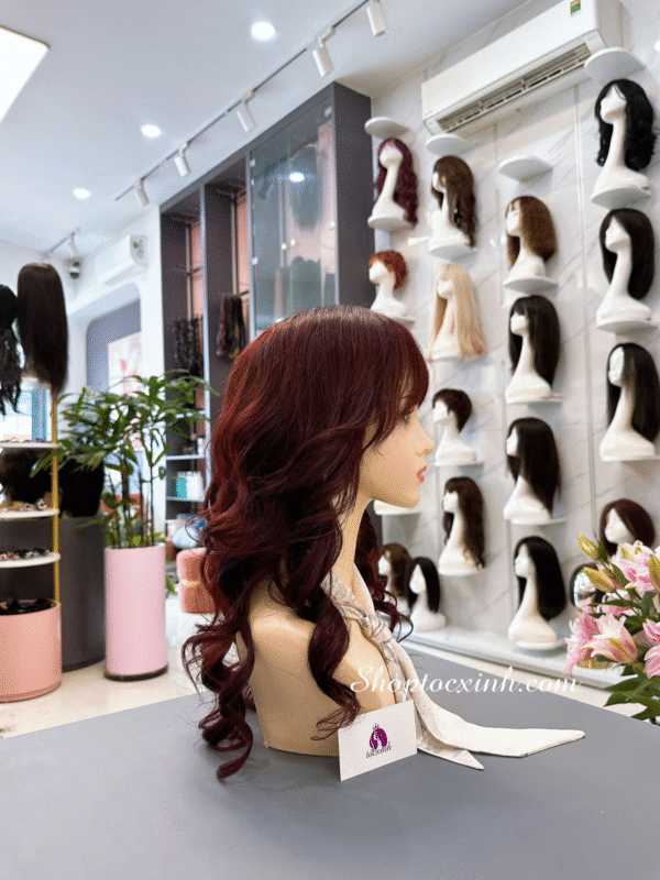 Top 10 mẫu tóc giả nữ nguyên đầu đẹp đến mê mẩn quên cả lối về năm 2025 17 Top 10 mẫu tóc giả nữ nguyên đầu đẹp đến mê mẩn quên cả lối về năm 2025