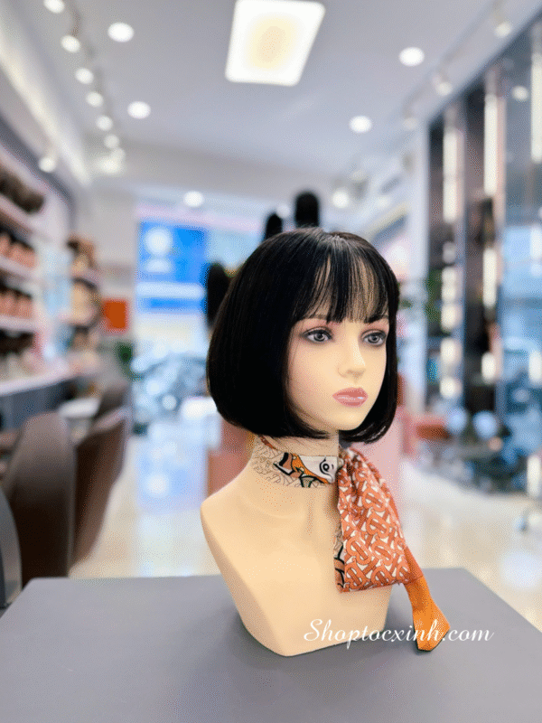 Top 10 mẫu tóc giả nữ nguyên đầu đẹp đến mê mẩn quên cả lối về năm 2025 4 Top 10 mẫu tóc giả nữ nguyên đầu đẹp đến mê mẩn quên cả lối về năm 2025