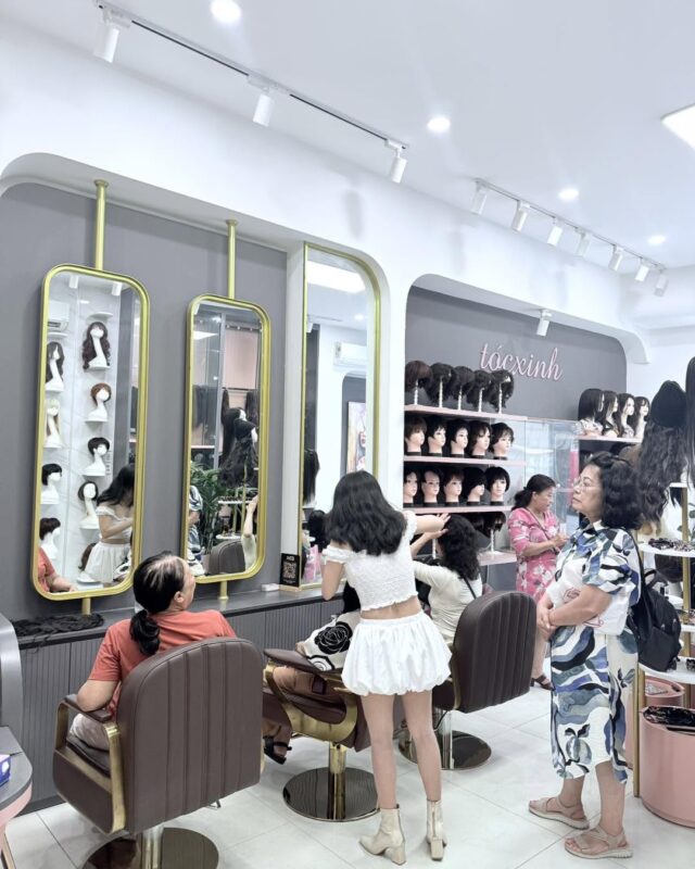 Bí quyết chọn mua tóc giả cho người già trung niên đẹp tự nhiên, thoải mái và an toàn Bí quyết chọn mua tóc giả cho người già trung niên đẹp tự nhiên, thoải mái và an toàn