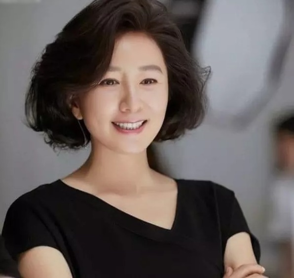 5 kiểu tóc thời trang cho phụ nữ trung niên sang trọng 1 unnamed