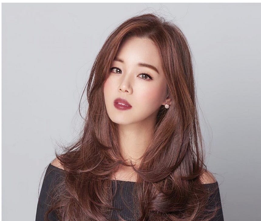 Kinh nghiệm phân biệt tóc thật và tóc giả tổng hợp. Giá một bộ tóc thật bao nhiêu? toc gia nu dep