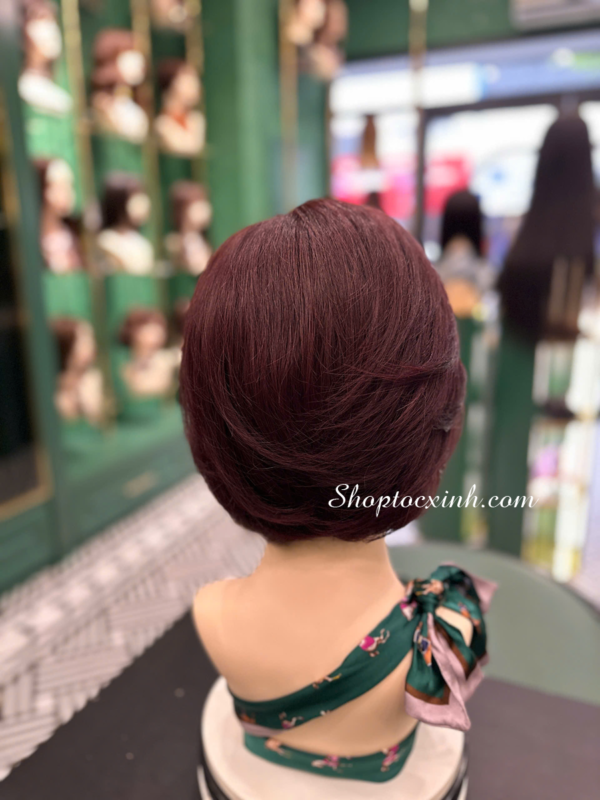 Tóc ngắn uốn cụp