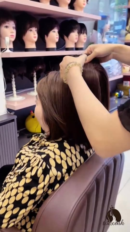 Hướng Dẫn Sử Dụng Tóc Giả Nữ Đúng Cách: Đội Đẹp, Tự Nhiên Chỉ Trong 10 Phút hướng dẫn sử dụng tóc giả